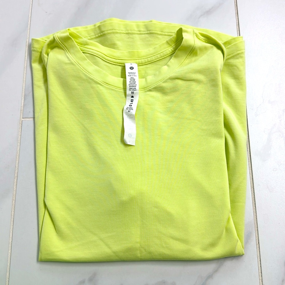 Crew Neck Cotton LuLulemon T-shirt Size 6